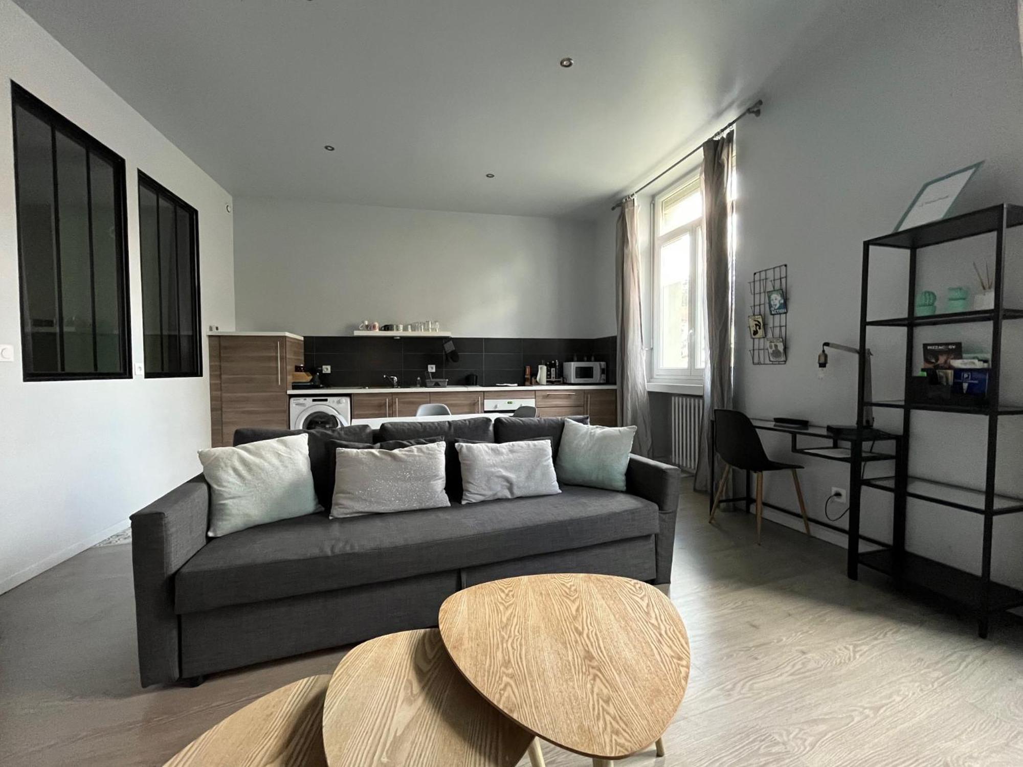 Immeuble La Doa Proche Chu Apartment *